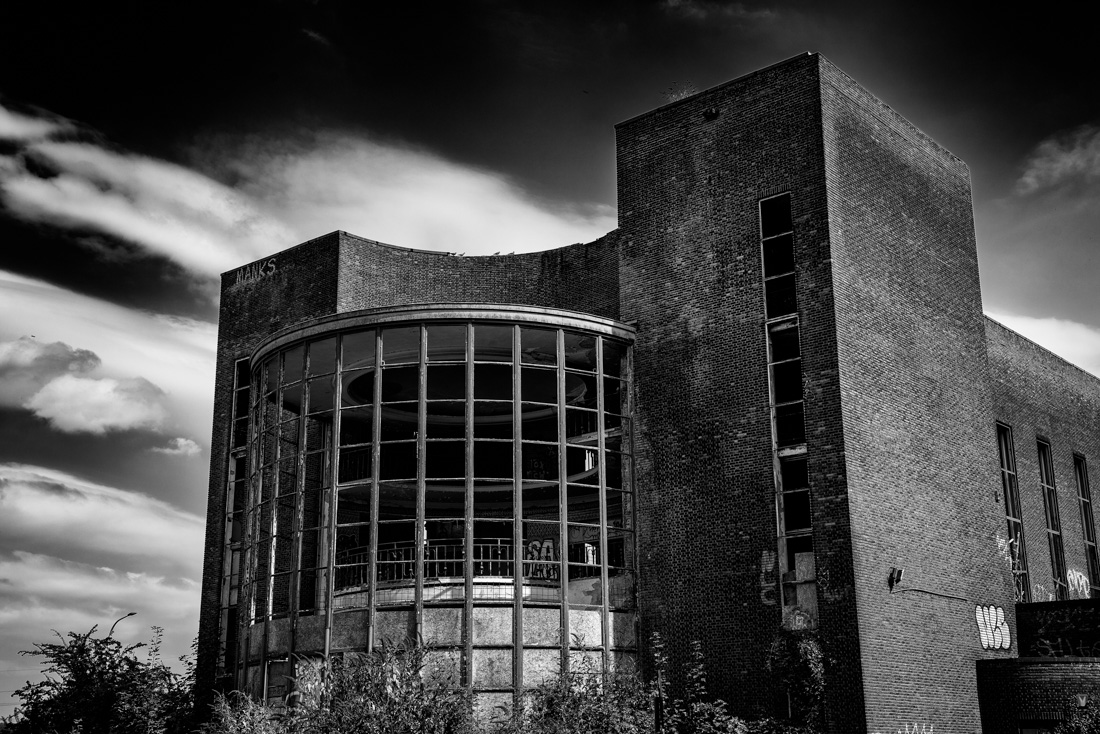  Piscine Mosq, an abandoned swimming pool in Charleroi 