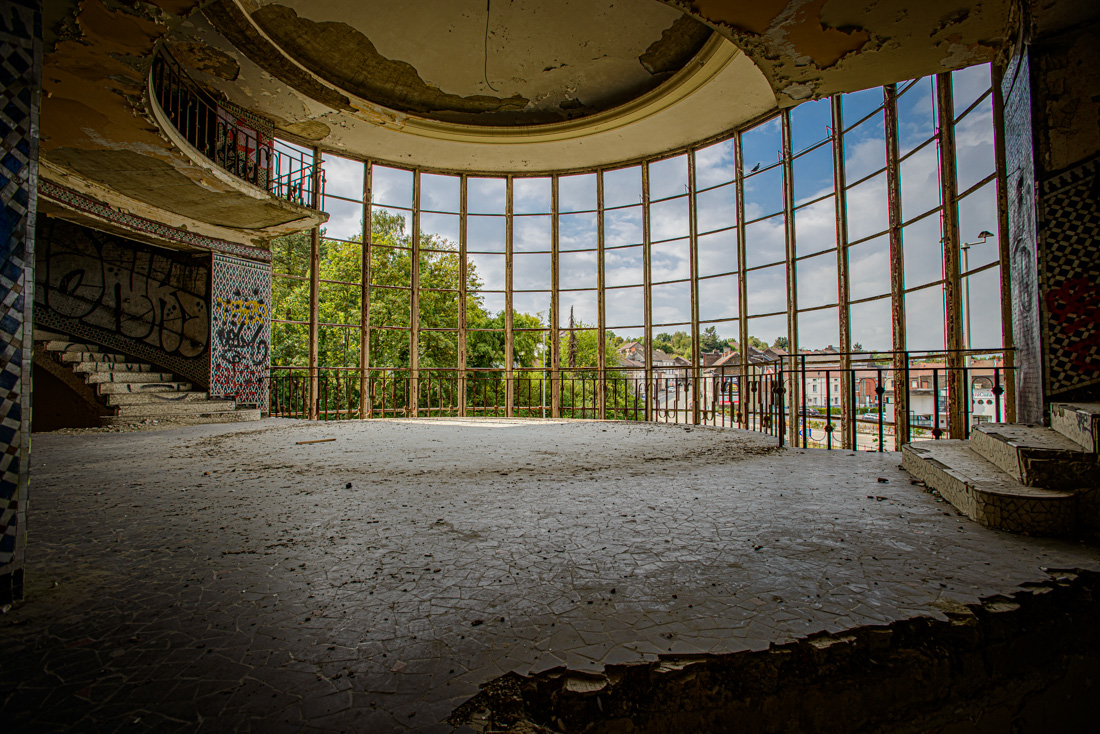  Piscine Mosq, an abandoned swimming pool in Charleroi 
