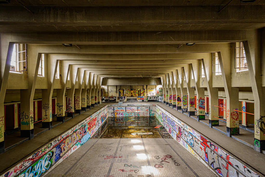  Piscine Mosq, an abandoned swimming pool in Charleroi 