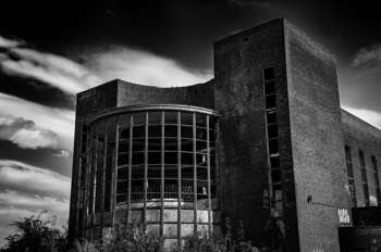  Piscine Mosq, an abandoned swimming pool in Charleroi 