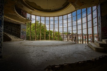  Piscine Mosq, an abandoned swimming pool in Charleroi 